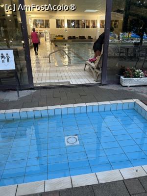 [P23] Intrarea la piscina interioară » foto by krisstinna
 - 
<span class="allrVoted glyphicon glyphicon-heart hidden" id="av1392056"></span>
<a class="m-l-10 hidden" id="sv1392056" onclick="voting_Foto_DelVot(,1392056,28271)" role="button">șterge vot <span class="glyphicon glyphicon-remove"></span></a>
<a id="v91392056" class=" c-red"  onclick="voting_Foto_SetVot(1392056)" role="button"><span class="glyphicon glyphicon-heart-empty"></span> <b>LIKE</b> = Votează poza</a> <img class="hidden"  id="f1392056W9" src="/imagini/loader.gif" border="0" /><span class="AjErrMes hidden" id="e1392056ErM"></span>
