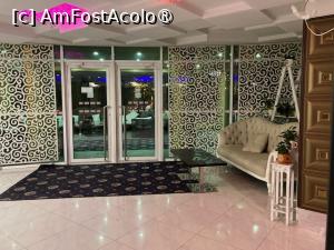 [P05] intrarea din hotel » foto by aurora56
 - 
<span class="allrVoted glyphicon glyphicon-heart hidden" id="av1394952"></span>
<a class="m-l-10 hidden" id="sv1394952" onclick="voting_Foto_DelVot(,1394952,28299)" role="button">șterge vot <span class="glyphicon glyphicon-remove"></span></a>
<a id="v91394952" class=" c-red"  onclick="voting_Foto_SetVot(1394952)" role="button"><span class="glyphicon glyphicon-heart-empty"></span> <b>LIKE</b> = Votează poza</a> <img class="hidden"  id="f1394952W9" src="/imagini/loader.gif" border="0" /><span class="AjErrMes hidden" id="e1394952ErM"></span>