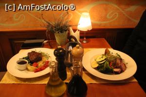 [P17] Zamość, Restauracja Bohema, Masa noastră cu Cotlet de porc și Friptură din mușchi de vită » foto by mprofeanu
 - 
<span class="allrVoted glyphicon glyphicon-heart hidden" id="av1402650"></span>
<a class="m-l-10 hidden" id="sv1402650" onclick="voting_Foto_DelVot(,1402650,28303)" role="button">șterge vot <span class="glyphicon glyphicon-remove"></span></a>
<a id="v91402650" class=" c-red"  onclick="voting_Foto_SetVot(1402650)" role="button"><span class="glyphicon glyphicon-heart-empty"></span> <b>LIKE</b> = Votează poza</a> <img class="hidden"  id="f1402650W9" src="/imagini/loader.gif" border="0" /><span class="AjErrMes hidden" id="e1402650ErM"></span>