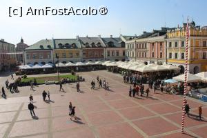 [P02] Zamość, Piața Mare pozată de pe scările Primăriei, Restaurantul Bohema este în Casa din stânga, cea mov, aici am mâncat în prima seară... » foto by mprofeanu
 - 
<span class="allrVoted glyphicon glyphicon-heart hidden" id="av1402635"></span>
<a class="m-l-10 hidden" id="sv1402635" onclick="voting_Foto_DelVot(,1402635,28303)" role="button">șterge vot <span class="glyphicon glyphicon-remove"></span></a>
<a id="v91402635" class=" c-red"  onclick="voting_Foto_SetVot(1402635)" role="button"><span class="glyphicon glyphicon-heart-empty"></span> <b>LIKE</b> = Votează poza</a> <img class="hidden"  id="f1402635W9" src="/imagini/loader.gif" border="0" /><span class="AjErrMes hidden" id="e1402635ErM"></span>