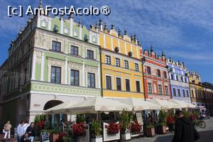 [P23] Zamość, Piața Mare, Casele Armenești, sunt cinci, Restauracja Muzealna Ormiańskie Piwnice este în prima, cea verde... » foto by mprofeanu
 - 
<span class="allrVoted glyphicon glyphicon-heart hidden" id="av1402656"></span>
<a class="m-l-10 hidden" id="sv1402656" onclick="voting_Foto_DelVot(,1402656,28303)" role="button">șterge vot <span class="glyphicon glyphicon-remove"></span></a>
<a id="v91402656" class=" c-red"  onclick="voting_Foto_SetVot(1402656)" role="button"><span class="glyphicon glyphicon-heart-empty"></span> <b>LIKE</b> = Votează poza</a> <img class="hidden"  id="f1402656W9" src="/imagini/loader.gif" border="0" /><span class="AjErrMes hidden" id="e1402656ErM"></span>