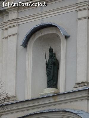 [P18] Statuie fațada principală. » foto by tata123 🔱
 - 
<span class="allrVoted glyphicon glyphicon-heart hidden" id="av1226468"></span>
<a class="m-l-10 hidden" id="sv1226468" onclick="voting_Foto_DelVot(,1226468,28325)" role="button">șterge vot <span class="glyphicon glyphicon-remove"></span></a>
<a id="v91226468" class=" c-red"  onclick="voting_Foto_SetVot(1226468)" role="button"><span class="glyphicon glyphicon-heart-empty"></span> <b>LIKE</b> = Votează poza</a> <img class="hidden"  id="f1226468W9" src="/imagini/loader.gif" border="0" /><span class="AjErrMes hidden" id="e1226468ErM"></span>