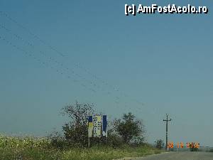 [P04] Spre pestera Topolnita - Intrare in Comuna Breznita de Ocol » foto by TaniaT
 - 
<span class="allrVoted glyphicon glyphicon-heart hidden" id="av354496"></span>
<a class="m-l-10 hidden" id="sv354496" onclick="voting_Foto_DelVot(,354496,28333)" role="button">șterge vot <span class="glyphicon glyphicon-remove"></span></a>
<a id="v9354496" class=" c-red"  onclick="voting_Foto_SetVot(354496)" role="button"><span class="glyphicon glyphicon-heart-empty"></span> <b>LIKE</b> = Votează poza</a> <img class="hidden"  id="f354496W9" src="/imagini/loader.gif" border="0" /><span class="AjErrMes hidden" id="e354496ErM"></span>