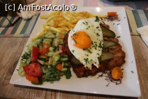 [P07] Warszawa, Bistro Senatorek, Schab Drwala (Cotlet de Porc) la Grătar cu ou prăjit, muștar, castraveți murați, cartofi prăjiți și salată » foto by mprofeanu
 - 
<span class="allrVoted glyphicon glyphicon-heart hidden" id="av1400432"></span>
<a class="m-l-10 hidden" id="sv1400432" onclick="voting_Foto_DelVot(,1400432,28335)" role="button">șterge vot <span class="glyphicon glyphicon-remove"></span></a>
<a id="v91400432" class=" c-red"  onclick="voting_Foto_SetVot(1400432)" role="button"><span class="glyphicon glyphicon-heart-empty"></span> <b>LIKE</b> = Votează poza</a> <img class="hidden"  id="f1400432W9" src="/imagini/loader.gif" border="0" /><span class="AjErrMes hidden" id="e1400432ErM"></span>