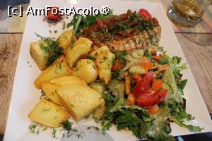 [P08] Warszawa, Bistro Senatorek, Filet z Kurczaka (File de Pui) la Grătar în sos de unt și vin, cu rucola, roșii, cartofi la cuptor și salată » foto by mprofeanu
 - 
<span class="allrVoted glyphicon glyphicon-heart hidden" id="av1400433"></span>
<a class="m-l-10 hidden" id="sv1400433" onclick="voting_Foto_DelVot(,1400433,28335)" role="button">șterge vot <span class="glyphicon glyphicon-remove"></span></a>
<a id="v91400433" class=" c-red"  onclick="voting_Foto_SetVot(1400433)" role="button"><span class="glyphicon glyphicon-heart-empty"></span> <b>LIKE</b> = Votează poza</a> <img class="hidden"  id="f1400433W9" src="/imagini/loader.gif" border="0" /><span class="AjErrMes hidden" id="e1400433ErM"></span>