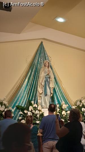 [P24] statuia Fecioarei Maria înconjurata de pelerini » foto by Yolanda
 - 
<span class="allrVoted glyphicon glyphicon-heart hidden" id="av1401478"></span>
<a class="m-l-10 hidden" id="sv1401478" onclick="voting_Foto_DelVot(,1401478,28342)" role="button">șterge vot <span class="glyphicon glyphicon-remove"></span></a>
<a id="v91401478" class=" c-red"  onclick="voting_Foto_SetVot(1401478)" role="button"><span class="glyphicon glyphicon-heart-empty"></span> <b>LIKE</b> = Votează poza</a> <img class="hidden"  id="f1401478W9" src="/imagini/loader.gif" border="0" /><span class="AjErrMes hidden" id="e1401478ErM"></span>