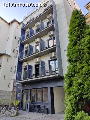 [P01] VV Hotel B&B văzut din parcare; balconașul nostru = cel din mijloc, la etajul 3 » foto by crismis
 - 
<span class="allrVoted glyphicon glyphicon-heart hidden" id="av1401550"></span>
<a class="m-l-10 hidden" id="sv1401550" onclick="voting_Foto_DelVot(,1401550,28343)" role="button">șterge vot <span class="glyphicon glyphicon-remove"></span></a>
<a id="v91401550" class=" c-red"  onclick="voting_Foto_SetVot(1401550)" role="button"><span class="glyphicon glyphicon-heart-empty"></span> <b>LIKE</b> = Votează poza</a> <img class="hidden"  id="f1401550W9" src="/imagini/loader.gif" border="0" /><span class="AjErrMes hidden" id="e1401550ErM"></span>