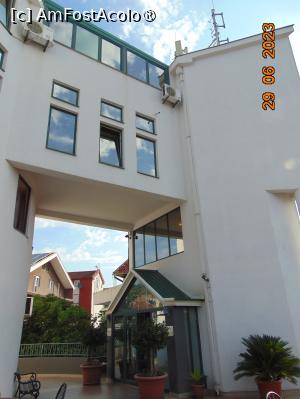 [P35] hotel exterior, legatura dintre cele doua corpuri » foto by Yolanda
 - 
<span class="allrVoted glyphicon glyphicon-heart hidden" id="av1401966"></span>
<a class="m-l-10 hidden" id="sv1401966" onclick="voting_Foto_DelVot(,1401966,28346)" role="button">șterge vot <span class="glyphicon glyphicon-remove"></span></a>
<a id="v91401966" class=" c-red"  onclick="voting_Foto_SetVot(1401966)" role="button"><span class="glyphicon glyphicon-heart-empty"></span> <b>LIKE</b> = Votează poza</a> <img class="hidden"  id="f1401966W9" src="/imagini/loader.gif" border="0" /><span class="AjErrMes hidden" id="e1401966ErM"></span>