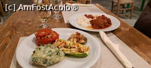 [P22] Cele patru legume umplute şi soutsoukakia, taverna To Sik » foto by irinad
 - 
<span class="allrVoted glyphicon glyphicon-heart hidden" id="av1401993"></span>
<a class="m-l-10 hidden" id="sv1401993" onclick="voting_Foto_DelVot(,1401993,28347)" role="button">șterge vot <span class="glyphicon glyphicon-remove"></span></a>
<a id="v91401993" class=" c-red"  onclick="voting_Foto_SetVot(1401993)" role="button"><span class="glyphicon glyphicon-heart-empty"></span> <b>LIKE</b> = Votează poza</a> <img class="hidden"  id="f1401993W9" src="/imagini/loader.gif" border="0" /><span class="AjErrMes hidden" id="e1401993ErM"></span>