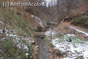 [P27] Mănăstirea Jgheaburi înconjurată de dealuri pare că e într-o găleată și o apă curgătoare...  » foto by mprofeanu
 - 
<span class="allrVoted glyphicon glyphicon-heart hidden" id="av1404049"></span>
<a class="m-l-10 hidden" id="sv1404049" onclick="voting_Foto_DelVot(,1404049,28367)" role="button">șterge vot <span class="glyphicon glyphicon-remove"></span></a>
<a id="v91404049" class=" c-red"  onclick="voting_Foto_SetVot(1404049)" role="button"><span class="glyphicon glyphicon-heart-empty"></span> <b>LIKE</b> = Votează poza</a> <img class="hidden"  id="f1404049W9" src="/imagini/loader.gif" border="0" /><span class="AjErrMes hidden" id="e1404049ErM"></span>