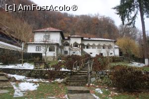 [P31] Mănăstirea Jgheaburi, Chiliile și Magazinul Bisericesc (anexa cu un singur nivel) » foto by mprofeanu
 - 
<span class="allrVoted glyphicon glyphicon-heart hidden" id="av1404053"></span>
<a class="m-l-10 hidden" id="sv1404053" onclick="voting_Foto_DelVot(,1404053,28367)" role="button">șterge vot <span class="glyphicon glyphicon-remove"></span></a>
<a id="v91404053" class=" c-red"  onclick="voting_Foto_SetVot(1404053)" role="button"><span class="glyphicon glyphicon-heart-empty"></span> <b>LIKE</b> = Votează poza</a> <img class="hidden"  id="f1404053W9" src="/imagini/loader.gif" border="0" /><span class="AjErrMes hidden" id="e1404053ErM"></span>