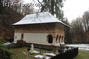 [P32] Mănăstirea Jgheaburi, Bisericuța &bdquo;Nașterea Maicii Domnului&rdquo; bogat pictată » foto by mprofeanu
 - 
<span class="allrVoted glyphicon glyphicon-heart hidden" id="av1404054"></span>
<a class="m-l-10 hidden" id="sv1404054" onclick="voting_Foto_DelVot(,1404054,28367)" role="button">șterge vot <span class="glyphicon glyphicon-remove"></span></a>
<a id="v91404054" class=" c-red"  onclick="voting_Foto_SetVot(1404054)" role="button"><span class="glyphicon glyphicon-heart-empty"></span> <b>LIKE</b> = Votează poza</a> <img class="hidden"  id="f1404054W9" src="/imagini/loader.gif" border="0" /><span class="AjErrMes hidden" id="e1404054ErM"></span>