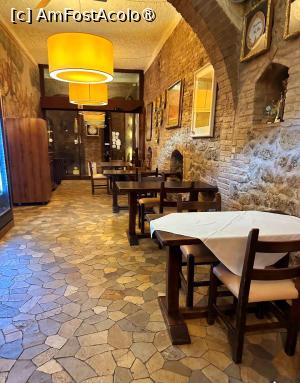 [P11] Ristorante Bel Soggiorno - holul de intrare » foto by k-lator
 - 
<span class="allrVoted glyphicon glyphicon-heart hidden" id="av1406043"></span>
<a class="m-l-10 hidden" id="sv1406043" onclick="voting_Foto_DelVot(,1406043,28380)" role="button">șterge vot <span class="glyphicon glyphicon-remove"></span></a>
<a id="v91406043" class=" c-red"  onclick="voting_Foto_SetVot(1406043)" role="button"><span class="glyphicon glyphicon-heart-empty"></span> <b>LIKE</b> = Votează poza</a> <img class="hidden"  id="f1406043W9" src="/imagini/loader.gif" border="0" /><span class="AjErrMes hidden" id="e1406043ErM"></span>