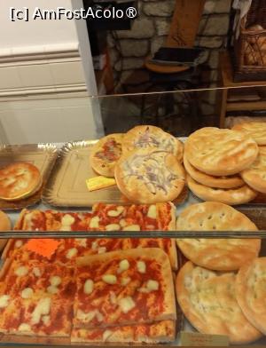 [P05] Pizza și focaccia în Vernazza - arata cam rău » foto by k-lator
 - 
<span class="allrVoted glyphicon glyphicon-heart hidden" id="av1406037"></span>
<a class="m-l-10 hidden" id="sv1406037" onclick="voting_Foto_DelVot(,1406037,28380)" role="button">șterge vot <span class="glyphicon glyphicon-remove"></span></a>
<a id="v91406037" class=" c-red"  onclick="voting_Foto_SetVot(1406037)" role="button"><span class="glyphicon glyphicon-heart-empty"></span> <b>LIKE</b> = Votează poza</a> <img class="hidden"  id="f1406037W9" src="/imagini/loader.gif" border="0" /><span class="AjErrMes hidden" id="e1406037ErM"></span>