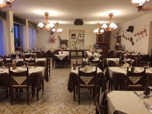 [P26] restaurantul » foto by Chloe <span class="label label-default labelC_thin small">NEVOTABILĂ</span>