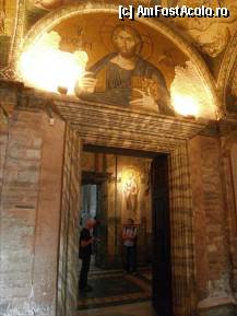 [P10] Cu spatele la intrarea principala, in Pridvor, privind inspre Pronaus. Deasupra usii - Iisus Pantrokrator. In plan indepartat Sf. Pavel, pazeste intrarea in Naos. In spatele nostru, deasupra usii de la intrare - gasim Intruparea lui Iisus. » foto by TraianS
 - 
<span class="allrVoted glyphicon glyphicon-heart hidden" id="av323572"></span>
<a class="m-l-10 hidden" id="sv323572" onclick="voting_Foto_DelVot(,323572,28421)" role="button">șterge vot <span class="glyphicon glyphicon-remove"></span></a>
<a id="v9323572" class=" c-red"  onclick="voting_Foto_SetVot(323572)" role="button"><span class="glyphicon glyphicon-heart-empty"></span> <b>LIKE</b> = Votează poza</a> <img class="hidden"  id="f323572W9" src="/imagini/loader.gif" border="0" /><span class="AjErrMes hidden" id="e323572ErM"></span>