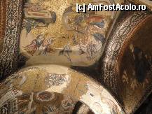 [P15] Mozaicuri din Pronaos. Pe centru se observa '23. Maica Domnului la Templu', iar in dreapta '22. Teodor Metochites (cel cu tubanul cu alb si rosu) prezinta biserica lui Iisus'. Pronaos. » foto by TraianS
 - 
<span class="allrVoted glyphicon glyphicon-heart hidden" id="av323605"></span>
<a class="m-l-10 hidden" id="sv323605" onclick="voting_Foto_DelVot(,323605,28421)" role="button">șterge vot <span class="glyphicon glyphicon-remove"></span></a>
<a id="v9323605" class=" c-red"  onclick="voting_Foto_SetVot(323605)" role="button"><span class="glyphicon glyphicon-heart-empty"></span> <b>LIKE</b> = Votează poza</a> <img class="hidden"  id="f323605W9" src="/imagini/loader.gif" border="0" /><span class="AjErrMes hidden" id="e323605ErM"></span>