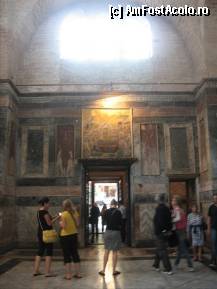 [P18] Deasupra usii prin care se intra din Pronaos in Naos, avem mozaicul '33. Adormirea Maicii Domnului'. Unul dintre cele mai bine pastrare mozaicuri. Naos. » foto by TraianS
 - 
<span class="allrVoted glyphicon glyphicon-heart hidden" id="av323623"></span>
<a class="m-l-10 hidden" id="sv323623" onclick="voting_Foto_DelVot(,323623,28421)" role="button">șterge vot <span class="glyphicon glyphicon-remove"></span></a>
<a id="v9323623" class=" c-red"  onclick="voting_Foto_SetVot(323623)" role="button"><span class="glyphicon glyphicon-heart-empty"></span> <b>LIKE</b> = Votează poza</a> <img class="hidden"  id="f323623W9" src="/imagini/loader.gif" border="0" /><span class="AjErrMes hidden" id="e323623ErM"></span>