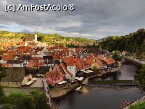 [P01] Cesky Krumlov văzut de la castel; imediat după dig e hotelul nostru » foto by crismis
 - 
<span class="allrVoted glyphicon glyphicon-heart hidden" id="av1410276"></span>
<a class="m-l-10 hidden" id="sv1410276" onclick="voting_Foto_DelVot(,1410276,28431)" role="button">șterge vot <span class="glyphicon glyphicon-remove"></span></a>
<a id="v91410276" class=" c-red"  onclick="voting_Foto_SetVot(1410276)" role="button"><span class="glyphicon glyphicon-heart-empty"></span> <b>LIKE</b> = Votează poza</a> <img class="hidden"  id="f1410276W9" src="/imagini/loader.gif" border="0" /><span class="AjErrMes hidden" id="e1410276ErM"></span>