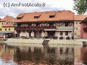 [P36] Plutind pe Vltava la Cesky Krumlov; trecem pe lângă hotelul nostru » foto by crismis
 - 
<span class="allrVoted glyphicon glyphicon-heart hidden" id="av1410311"></span>
<a class="m-l-10 hidden" id="sv1410311" onclick="voting_Foto_DelVot(,1410311,28431)" role="button">șterge vot <span class="glyphicon glyphicon-remove"></span></a>
<a id="v91410311" class=" c-red"  onclick="voting_Foto_SetVot(1410311)" role="button"><span class="glyphicon glyphicon-heart-empty"></span> <b>LIKE</b> = Votează poza</a> <img class="hidden"  id="f1410311W9" src="/imagini/loader.gif" border="0" /><span class="AjErrMes hidden" id="e1410311ErM"></span>