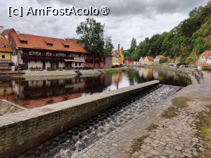 [P37] Plutind pe Vltava la Cesky Krumlov; trecem pe lângă hotelul nostru » foto by crismis
 - 
<span class="allrVoted glyphicon glyphicon-heart hidden" id="av1410312"></span>
<a class="m-l-10 hidden" id="sv1410312" onclick="voting_Foto_DelVot(,1410312,28431)" role="button">șterge vot <span class="glyphicon glyphicon-remove"></span></a>
<a id="v91410312" class=" c-red"  onclick="voting_Foto_SetVot(1410312)" role="button"><span class="glyphicon glyphicon-heart-empty"></span> <b>LIKE</b> = Votează poza</a> <img class="hidden"  id="f1410312W9" src="/imagini/loader.gif" border="0" /><span class="AjErrMes hidden" id="e1410312ErM"></span>