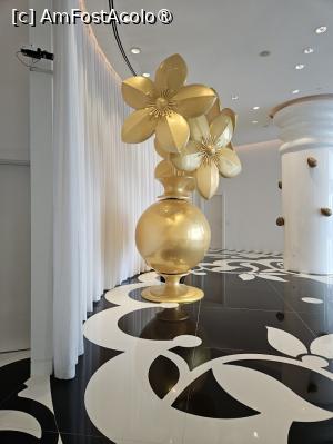 [P05] Un decor auriu in dreapta receptiei » foto by DOINITA
 - 
<span class="allrVoted glyphicon glyphicon-heart hidden" id="av1411025"></span>
<a class="m-l-10 hidden" id="sv1411025" onclick="voting_Foto_DelVot(,1411025,28436)" role="button">șterge vot <span class="glyphicon glyphicon-remove"></span></a>
<a id="v91411025" class=" c-red"  onclick="voting_Foto_SetVot(1411025)" role="button"><span class="glyphicon glyphicon-heart-empty"></span> <b>LIKE</b> = Votează poza</a> <img class="hidden"  id="f1411025W9" src="/imagini/loader.gif" border="0" /><span class="AjErrMes hidden" id="e1411025ErM"></span>