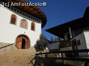 [P20] Mănăstirea Bujoreni - Intrarea în incintă și anexe mănăstirești. » foto by iulianic
 - 
<span class="allrVoted glyphicon glyphicon-heart hidden" id="av1346817"></span>
<a class="m-l-10 hidden" id="sv1346817" onclick="voting_Foto_DelVot(,1346817,28446)" role="button">șterge vot <span class="glyphicon glyphicon-remove"></span></a>
<a id="v91346817" class=" c-red"  onclick="voting_Foto_SetVot(1346817)" role="button"><span class="glyphicon glyphicon-heart-empty"></span> <b>LIKE</b> = Votează poza</a> <img class="hidden"  id="f1346817W9" src="/imagini/loader.gif" border="0" /><span class="AjErrMes hidden" id="e1346817ErM"></span>