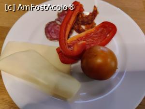 [P17] A Fogadó - mic dejun » foto by crismis
 - 
<span class="allrVoted glyphicon glyphicon-heart hidden" id="av1415615"></span>
<a class="m-l-10 hidden" id="sv1415615" onclick="voting_Foto_DelVot(,1415615,28477)" role="button">șterge vot <span class="glyphicon glyphicon-remove"></span></a>
<a id="v91415615" class=" c-red"  onclick="voting_Foto_SetVot(1415615)" role="button"><span class="glyphicon glyphicon-heart-empty"></span> <b>LIKE</b> = Votează poza</a> <img class="hidden"  id="f1415615W9" src="/imagini/loader.gif" border="0" /><span class="AjErrMes hidden" id="e1415615ErM"></span>