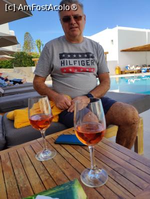 [P34] Poseidon Hotel Suites, băuturi de bun venit » foto by crismis
 - 
<span class="allrVoted glyphicon glyphicon-heart hidden" id="av1421359"></span>
<a class="m-l-10 hidden" id="sv1421359" onclick="voting_Foto_DelVot(,1421359,28509)" role="button">șterge vot <span class="glyphicon glyphicon-remove"></span></a>
<a id="v91421359" class=" c-red"  onclick="voting_Foto_SetVot(1421359)" role="button"><span class="glyphicon glyphicon-heart-empty"></span> <b>LIKE</b> = Votează poza</a> <img class="hidden"  id="f1421359W9" src="/imagini/loader.gif" border="0" /><span class="AjErrMes hidden" id="e1421359ErM"></span>