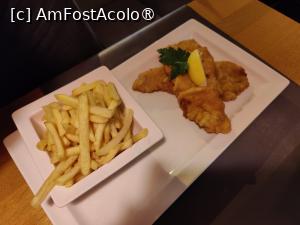 [P11] Cafe-Restaurant Klingler; șnițel vienez » foto by crismis
 - 
<span class="allrVoted glyphicon glyphicon-heart hidden" id="av1428334"></span>
<a class="m-l-10 hidden" id="sv1428334" onclick="voting_Foto_DelVot(,1428334,28555)" role="button">șterge vot <span class="glyphicon glyphicon-remove"></span></a>
<a id="v91428334" class=" c-red"  onclick="voting_Foto_SetVot(1428334)" role="button"><span class="glyphicon glyphicon-heart-empty"></span> <b>LIKE</b> = Votează poza</a> <img class="hidden"  id="f1428334W9" src="/imagini/loader.gif" border="0" /><span class="AjErrMes hidden" id="e1428334ErM"></span>