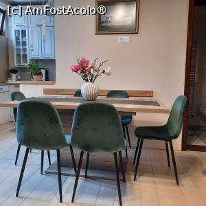 [P11] Odorheiu Secuiesc, Central Harmony Apartment, Livingul, Masa cu scaunele ei, în stânga chicineta » foto by mprofeanu
 - 
<span class="allrVoted glyphicon glyphicon-heart hidden" id="av1436768"></span>
<a class="m-l-10 hidden" id="sv1436768" onclick="voting_Foto_DelVot(,1436768,28629)" role="button">șterge vot <span class="glyphicon glyphicon-remove"></span></a>
<a id="v91436768" class=" c-red"  onclick="voting_Foto_SetVot(1436768)" role="button"><span class="glyphicon glyphicon-heart-empty"></span> <b>LIKE</b> = Votează poza</a> <img class="hidden"  id="f1436768W9" src="/imagini/loader.gif" border="0" /><span class="AjErrMes hidden" id="e1436768ErM"></span>