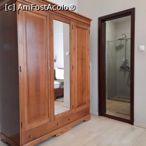[P32] Odorheiu Secuiesc, Central Harmony Apartment, Șifonier cu trei uși, una oglindă, în dreapta ușa de la baie » foto by mprofeanu
 - 
<span class="allrVoted glyphicon glyphicon-heart hidden" id="av1436789"></span>
<a class="m-l-10 hidden" id="sv1436789" onclick="voting_Foto_DelVot(,1436789,28629)" role="button">șterge vot <span class="glyphicon glyphicon-remove"></span></a>
<a id="v91436789" class=" c-red"  onclick="voting_Foto_SetVot(1436789)" role="button"><span class="glyphicon glyphicon-heart-empty"></span> <b>LIKE</b> = Votează poza</a> <img class="hidden"  id="f1436789W9" src="/imagini/loader.gif" border="0" /><span class="AjErrMes hidden" id="e1436789ErM"></span>