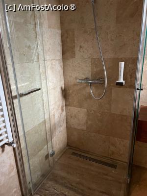 [P13] Baia si cabina de dus » foto by Trank
 - 
<span class="allrVoted glyphicon glyphicon-heart hidden" id="av1438834"></span>
<a class="m-l-10 hidden" id="sv1438834" onclick="voting_Foto_DelVot(,1438834,28649)" role="button">șterge vot <span class="glyphicon glyphicon-remove"></span></a>
<a id="v91438834" class=" c-red"  onclick="voting_Foto_SetVot(1438834)" role="button"><span class="glyphicon glyphicon-heart-empty"></span> <b>LIKE</b> = Votează poza</a> <img class="hidden"  id="f1438834W9" src="/imagini/loader.gif" border="0" /><span class="AjErrMes hidden" id="e1438834ErM"></span>