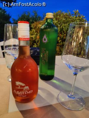 [P48] Veranda Tinos; vinul casei și apa cu bulbuci la preț de vin » foto by crismis
 - 
<span class="allrVoted glyphicon glyphicon-heart hidden" id="av1473075"></span>
<a class="m-l-10 hidden" id="sv1473075" onclick="voting_Foto_DelVot(,1473075,28841)" role="button">șterge vot <span class="glyphicon glyphicon-remove"></span></a>
<a id="v91473075" class=" c-red"  onclick="voting_Foto_SetVot(1473075)" role="button"><span class="glyphicon glyphicon-heart-empty"></span> <b>LIKE</b> = Votează poza</a> <img class="hidden"  id="f1473075W9" src="/imagini/loader.gif" border="0" /><span class="AjErrMes hidden" id="e1473075ErM"></span>