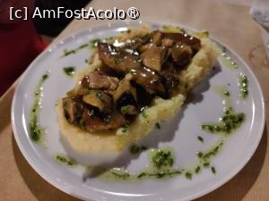 [P50] Veranda Tinos; porc, ciuperci și piure » foto by crismis
 - 
<span class="allrVoted glyphicon glyphicon-heart hidden" id="av1473077"></span>
<a class="m-l-10 hidden" id="sv1473077" onclick="voting_Foto_DelVot(,1473077,28841)" role="button">șterge vot <span class="glyphicon glyphicon-remove"></span></a>
<a id="v91473077" class=" c-red"  onclick="voting_Foto_SetVot(1473077)" role="button"><span class="glyphicon glyphicon-heart-empty"></span> <b>LIKE</b> = Votează poza</a> <img class="hidden"  id="f1473077W9" src="/imagini/loader.gif" border="0" /><span class="AjErrMes hidden" id="e1473077ErM"></span>