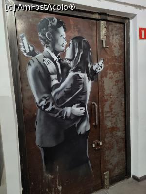 [P09] Muzeul Banksy Cracovia » foto by crismis
 - 
<span class="allrVoted glyphicon glyphicon-heart hidden" id="av1476899"></span>
<a class="m-l-10 hidden" id="sv1476899" onclick="voting_Foto_DelVot(,1476899,28942)" role="button">șterge vot <span class="glyphicon glyphicon-remove"></span></a>
<a id="v91476899" class=" c-red"  onclick="voting_Foto_SetVot(1476899)" role="button"><span class="glyphicon glyphicon-heart-empty"></span> <b>LIKE</b> = Votează poza</a> <img class="hidden"  id="f1476899W9" src="/imagini/loader.gif" border="0" /><span class="AjErrMes hidden" id="e1476899ErM"></span>