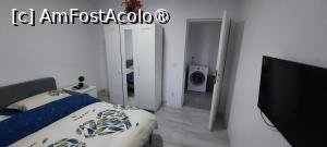 [P19] Bârlad, Apartament Elena, Dormitorul cu pat, șifonier și televizor; se vede holul cu mașina de spălat » foto by mprofeanu
 - 
<span class="allrVoted glyphicon glyphicon-heart hidden" id="av1477631"></span>
<a class="m-l-10 hidden" id="sv1477631" onclick="voting_Foto_DelVot(,1477631,28944)" role="button">șterge vot <span class="glyphicon glyphicon-remove"></span></a>
<a id="v91477631" class=" c-red"  onclick="voting_Foto_SetVot(1477631)" role="button"><span class="glyphicon glyphicon-heart-empty"></span> <b>LIKE</b> = Votează poza</a> <img class="hidden"  id="f1477631W9" src="/imagini/loader.gif" border="0" /><span class="AjErrMes hidden" id="e1477631ErM"></span>