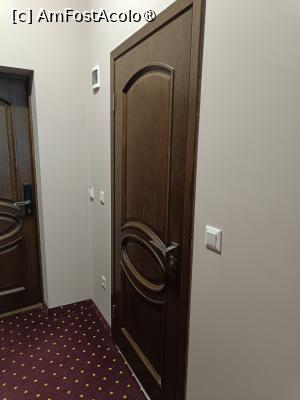 [P17] Cernăuți, T&S Apart-Hotel, Camera 108, Ușa de la Baie » foto by mprofeanu
 - 
<span class="allrVoted glyphicon glyphicon-heart hidden" id="av1479900"></span>
<a class="m-l-10 hidden" id="sv1479900" onclick="voting_Foto_DelVot(,1479900,28959)" role="button">șterge vot <span class="glyphicon glyphicon-remove"></span></a>
<a id="v91479900" class=" c-red"  onclick="voting_Foto_SetVot(1479900)" role="button"><span class="glyphicon glyphicon-heart-empty"></span> <b>LIKE</b> = Votează poza</a> <img class="hidden"  id="f1479900W9" src="/imagini/loader.gif" border="0" /><span class="AjErrMes hidden" id="e1479900ErM"></span>