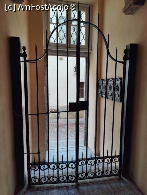 [P16] Epicuro Guest House; ușa de la intrarea în proprietate » foto by crismis
 - 
<span class="allrVoted glyphicon glyphicon-heart hidden" id="av1480597"></span>
<a class="m-l-10 hidden" id="sv1480597" onclick="voting_Foto_DelVot(,1480597,28965)" role="button">șterge vot <span class="glyphicon glyphicon-remove"></span></a>
<a id="v91480597" class=" c-red"  onclick="voting_Foto_SetVot(1480597)" role="button"><span class="glyphicon glyphicon-heart-empty"></span> <b>LIKE</b> = Votează poza</a> <img class="hidden"  id="f1480597W9" src="/imagini/loader.gif" border="0" /><span class="AjErrMes hidden" id="e1480597ErM"></span>