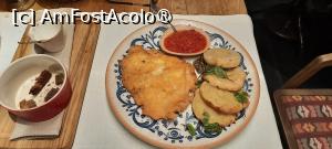 [P15] Cernăuți, Restaurantul Hopachok, Pieptul de pui condimentat însoțit de Knyshi plăcințele umplute cu piure de cartofi, ceapă călită, sare, piper, brânză, smântână, porția mea, am fost ajutată de soț... » foto by mprofeanu
 - 
<span class="allrVoted glyphicon glyphicon-heart hidden" id="av1480835"></span>
<a class="m-l-10 hidden" id="sv1480835" onclick="voting_Foto_DelVot(,1480835,28966)" role="button">șterge vot <span class="glyphicon glyphicon-remove"></span></a>
<a id="v91480835" class=" c-red"  onclick="voting_Foto_SetVot(1480835)" role="button"><span class="glyphicon glyphicon-heart-empty"></span> <b>LIKE</b> = Votează poza</a> <img class="hidden"  id="f1480835W9" src="/imagini/loader.gif" border="0" /><span class="AjErrMes hidden" id="e1480835ErM"></span>