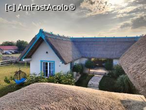 [P16] Laguna Vadu; camera noastră; vedere de pe balcon spre celelalte căsuțe » foto by crismis
 - 
<span class="allrVoted glyphicon glyphicon-heart hidden" id="av1500489"></span>
<a class="m-l-10 hidden" id="sv1500489" onclick="voting_Foto_DelVot(,1500489,29137)" role="button">șterge vot <span class="glyphicon glyphicon-remove"></span></a>
<a id="v91500489" class=" c-red"  onclick="voting_Foto_SetVot(1500489)" role="button"><span class="glyphicon glyphicon-heart-empty"></span> <b>LIKE</b> = Votează poza</a> <img class="hidden"  id="f1500489W9" src="/imagini/loader.gif" border="0" /><span class="AjErrMes hidden" id="e1500489ErM"></span>