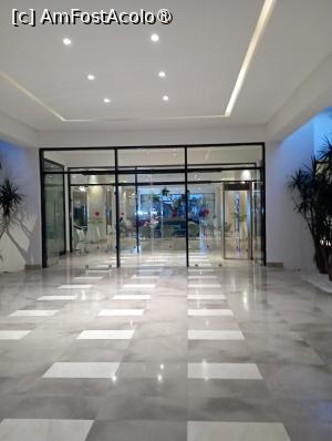 [P09] Intrare hotel » foto by Ella Elle
 - 
<span class="allrVoted glyphicon glyphicon-heart hidden" id="av1504052"></span>
<a class="m-l-10 hidden" id="sv1504052" onclick="voting_Foto_DelVot(,1504052,29162)" role="button">șterge vot <span class="glyphicon glyphicon-remove"></span></a>
<a id="v91504052" class=" c-red"  onclick="voting_Foto_SetVot(1504052)" role="button"><span class="glyphicon glyphicon-heart-empty"></span> <b>LIKE</b> = Votează poza</a> <img class="hidden"  id="f1504052W9" src="/imagini/loader.gif" border="0" /><span class="AjErrMes hidden" id="e1504052ErM"></span>