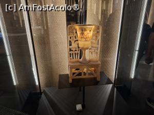 [P37] GEM, Galeriile lui Tutankhamun, Lampă cu chipul lui Tutankhamun » foto by mprofeanu
 - 
<span class="allrVoted glyphicon glyphicon-heart hidden" id="av1526981"></span>
<a class="m-l-10 hidden" id="sv1526981" onclick="voting_Foto_DelVot(,1526981,29165)" role="button">șterge vot <span class="glyphicon glyphicon-remove"></span></a>
<a id="v91526981" class=" c-red"  onclick="voting_Foto_SetVot(1526981)" role="button"><span class="glyphicon glyphicon-heart-empty"></span> <b>LIKE</b> = Votează poza</a> <img class="hidden"  id="f1526981W9" src="/imagini/loader.gif" border="0" /><span class="AjErrMes hidden" id="e1526981ErM"></span>