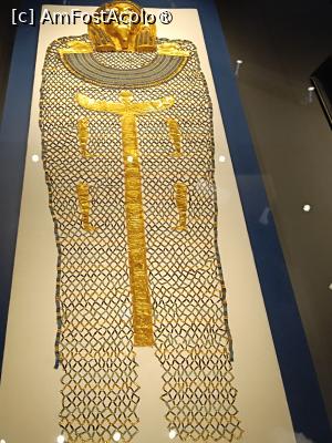 [P79] GEM, Galeria 10, Masca de aur și Plasa de mărgele a unui înalt demnitar, Hekaemsaf de lângă Piramida Unas, Saqqara, Dinastia 26 » foto by mprofeanu
 - 
<span class="allrVoted glyphicon glyphicon-heart hidden" id="av1527023"></span>
<a class="m-l-10 hidden" id="sv1527023" onclick="voting_Foto_DelVot(,1527023,29165)" role="button">șterge vot <span class="glyphicon glyphicon-remove"></span></a>
<a id="v91527023" class=" c-red"  onclick="voting_Foto_SetVot(1527023)" role="button"><span class="glyphicon glyphicon-heart-empty"></span> <b>LIKE</b> = Votează poza</a> <img class="hidden"  id="f1527023W9" src="/imagini/loader.gif" border="0" /><span class="AjErrMes hidden" id="e1527023ErM"></span>