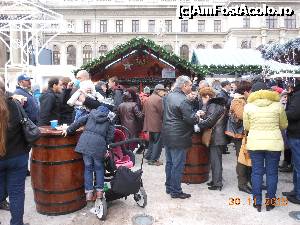 [P14] Târgul de Crăciun - O gustare rapidă, servită pe butoaie.  » foto by iulianic
 - 
<span class="allrVoted glyphicon glyphicon-heart hidden" id="av695533"></span>
<a class="m-l-10 hidden" id="sv695533" onclick="voting_Foto_DelVot(,695533,29197)" role="button">șterge vot <span class="glyphicon glyphicon-remove"></span></a>
<a id="v9695533" class=" c-red"  onclick="voting_Foto_SetVot(695533)" role="button"><span class="glyphicon glyphicon-heart-empty"></span> <b>LIKE</b> = Votează poza</a> <img class="hidden"  id="f695533W9" src="/imagini/loader.gif" border="0" /><span class="AjErrMes hidden" id="e695533ErM"></span>