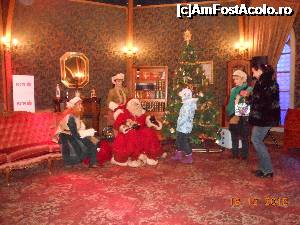 [P39] Târgul de Crăciun - În căsuța lui Moș Crăciun.  » foto by iulianic
 - 
<span class="allrVoted glyphicon glyphicon-heart hidden" id="av700504"></span>
<a class="m-l-10 hidden" id="sv700504" onclick="voting_Foto_DelVot(,700504,29197)" role="button">șterge vot <span class="glyphicon glyphicon-remove"></span></a>
<a id="v9700504" class=" c-red"  onclick="voting_Foto_SetVot(700504)" role="button"><span class="glyphicon glyphicon-heart-empty"></span> <b>LIKE</b> = Votează poza</a> <img class="hidden"  id="f700504W9" src="/imagini/loader.gif" border="0" /><span class="AjErrMes hidden" id="e700504ErM"></span>
