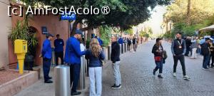 [P07] Marrakech, Grădina Majorelle, Intrarea din Rue Yves Saint Laurent, Coada de turiști » foto by mprofeanu
 - 
<span class="allrVoted glyphicon glyphicon-heart hidden" id="av1483254"></span>
<a class="m-l-10 hidden" id="sv1483254" onclick="voting_Foto_DelVot(,1483254,29203)" role="button">șterge vot <span class="glyphicon glyphicon-remove"></span></a>
<a id="v91483254" class=" c-red"  onclick="voting_Foto_SetVot(1483254)" role="button"><span class="glyphicon glyphicon-heart-empty"></span> <b>LIKE</b> = Votează poza</a> <img class="hidden"  id="f1483254W9" src="/imagini/loader.gif" border="0" /><span class="AjErrMes hidden" id="e1483254ErM"></span>