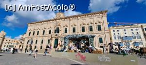 [P02] Clădirea Guvernului Maltez și a Primului-Ministru, Valletta, lângă Hotel Castille » foto by irinad
 - 
<span class="allrVoted glyphicon glyphicon-heart hidden" id="av1511566"></span>
<a class="m-l-10 hidden" id="sv1511566" onclick="voting_Foto_DelVot(,1511566,29207)" role="button">șterge vot <span class="glyphicon glyphicon-remove"></span></a>
<a id="v91511566" class=" c-red"  onclick="voting_Foto_SetVot(1511566)" role="button"><span class="glyphicon glyphicon-heart-empty"></span> <b>LIKE</b> = Votează poza</a> <img class="hidden"  id="f1511566W9" src="/imagini/loader.gif" border="0" /><span class="AjErrMes hidden" id="e1511566ErM"></span>