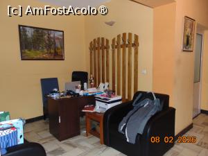 [P28] un mic birou pe post de receptie » foto by Yolanda
 - 
<span class="allrVoted glyphicon glyphicon-heart hidden" id="av1518286"></span>
<a class="m-l-10 hidden" id="sv1518286" onclick="voting_Foto_DelVot(,1518286,29255)" role="button">șterge vot <span class="glyphicon glyphicon-remove"></span></a>
<a id="v91518286" class=" c-red"  onclick="voting_Foto_SetVot(1518286)" role="button"><span class="glyphicon glyphicon-heart-empty"></span> <b>LIKE</b> = Votează poza</a> <img class="hidden"  id="f1518286W9" src="/imagini/loader.gif" border="0" /><span class="AjErrMes hidden" id="e1518286ErM"></span>