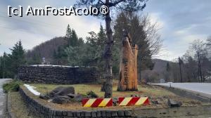 [P06] buturuga din lemn cu numele pensiunii, la stânga din drumul principal » foto by Yolanda
 - 
<span class="allrVoted glyphicon glyphicon-heart hidden" id="av1518264"></span>
<a class="m-l-10 hidden" id="sv1518264" onclick="voting_Foto_DelVot(,1518264,29255)" role="button">șterge vot <span class="glyphicon glyphicon-remove"></span></a>
<a id="v91518264" class=" c-red"  onclick="voting_Foto_SetVot(1518264)" role="button"><span class="glyphicon glyphicon-heart-empty"></span> <b>LIKE</b> = Votează poza</a> <img class="hidden"  id="f1518264W9" src="/imagini/loader.gif" border="0" /><span class="AjErrMes hidden" id="e1518264ErM"></span>